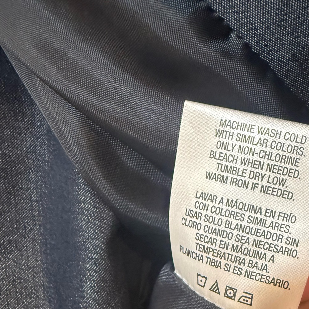 Attention :Women Set 2 PC Blazer & Pant size :4”Gray Color . Almost new - Picture 11 of 11